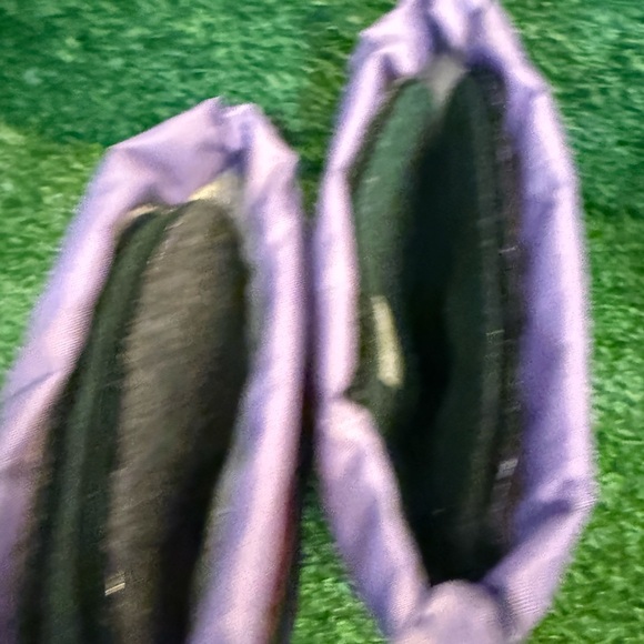 Sorel youth girls Black and Purple waterproof Snow Boots. Size 2y - Picture 6 of 9